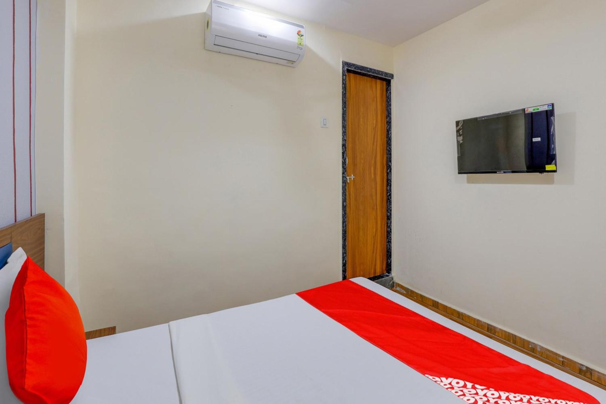 Hotel O Lotus Surat Exterior photo