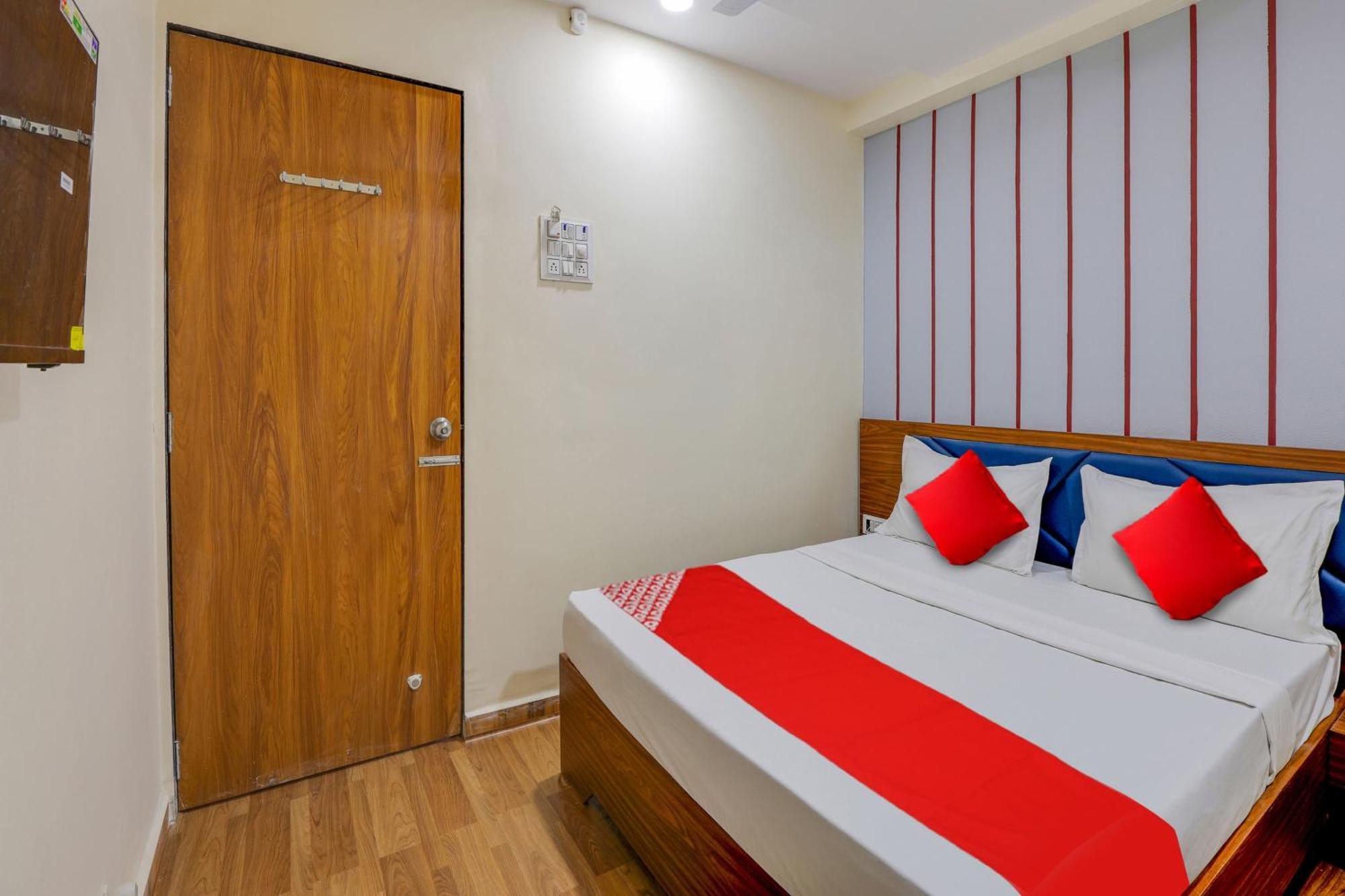 Hotel O Lotus Surat Exterior photo