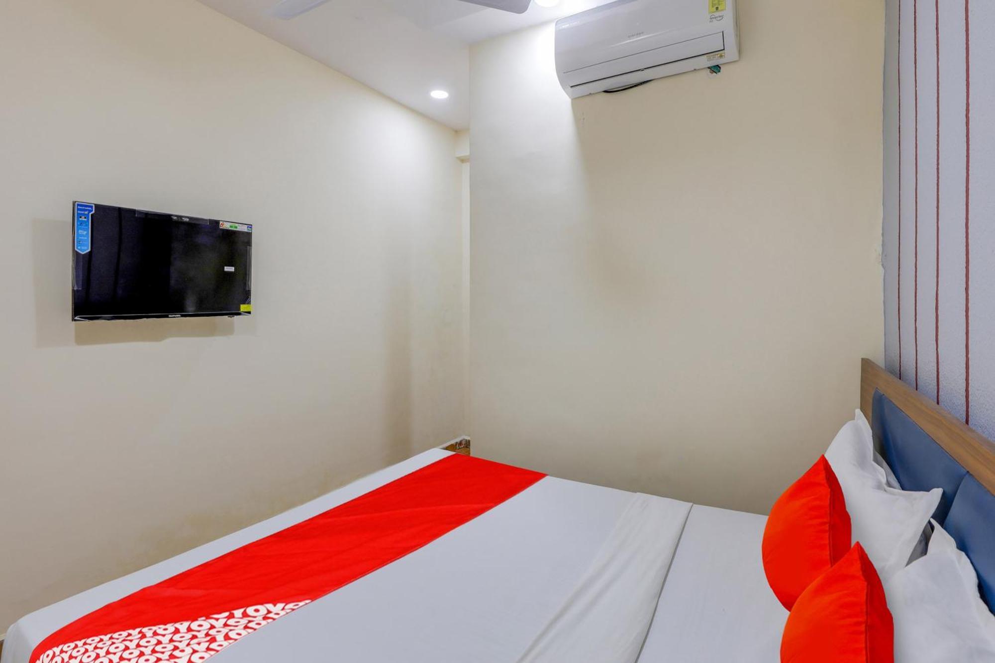 Hotel O Lotus Surat Exterior photo