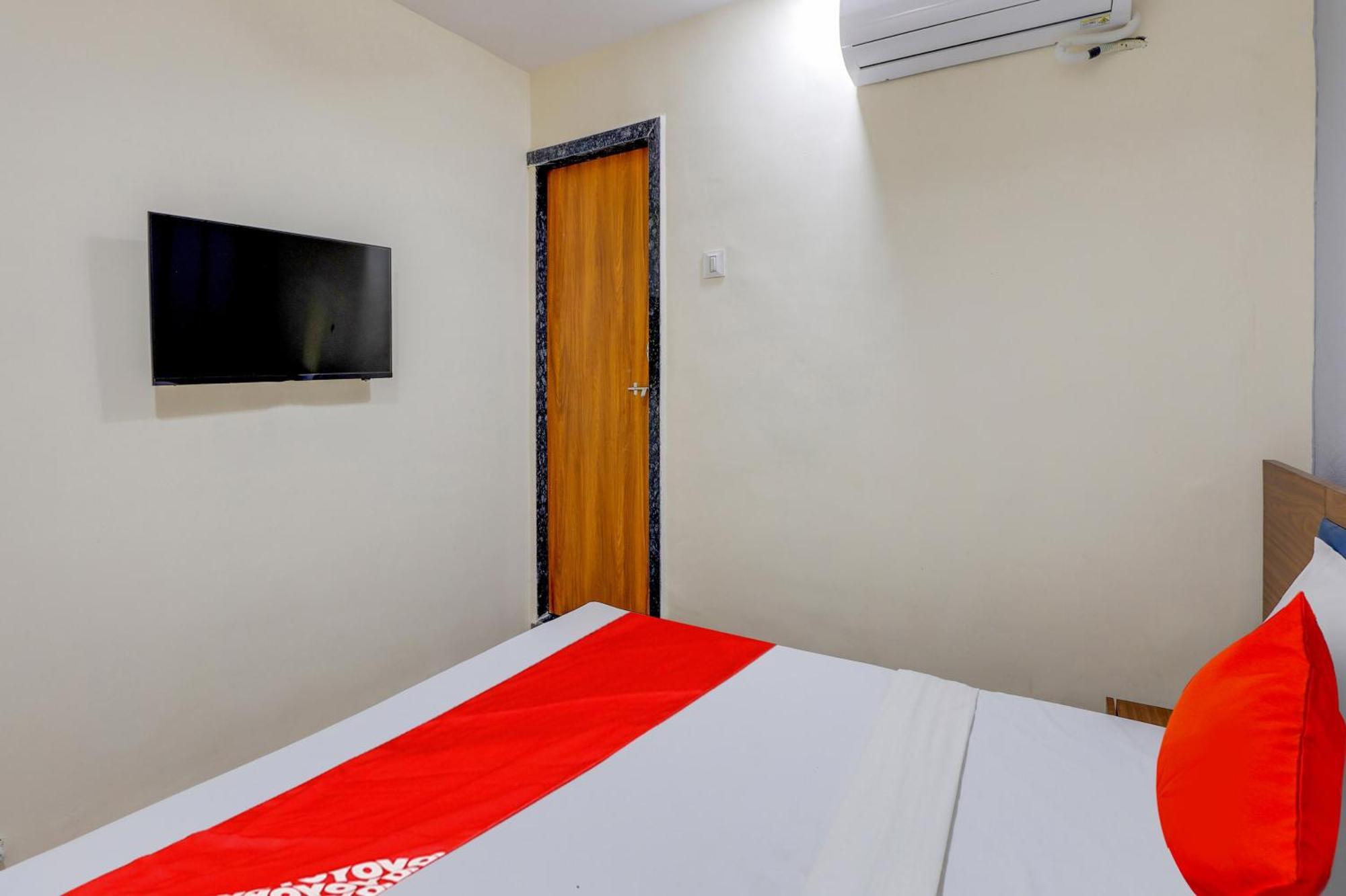 Hotel O Lotus Surat Exterior photo