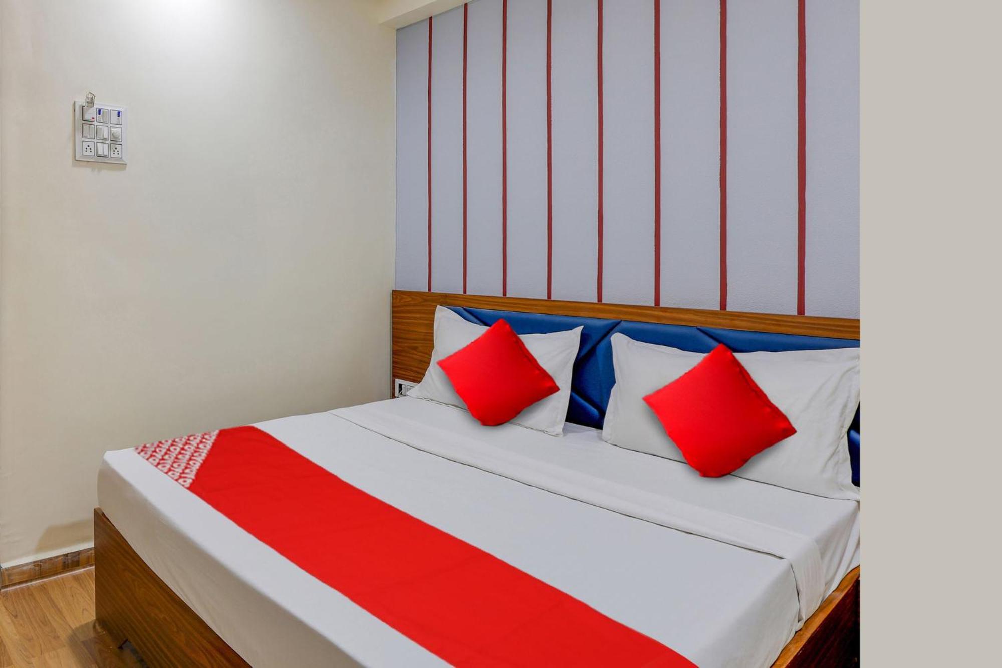 Hotel O Lotus Surat Exterior photo