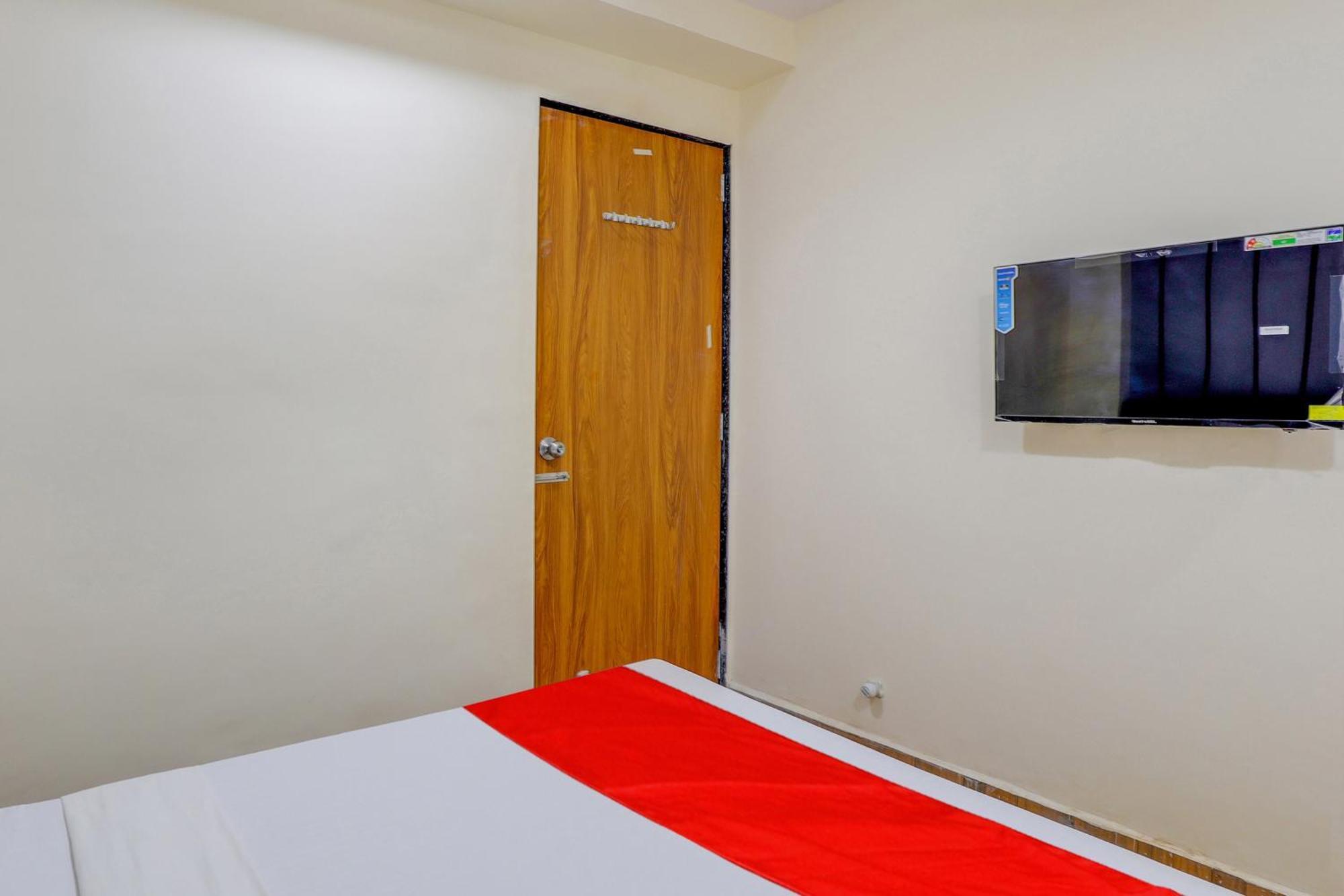 Hotel O Lotus Surat Exterior photo