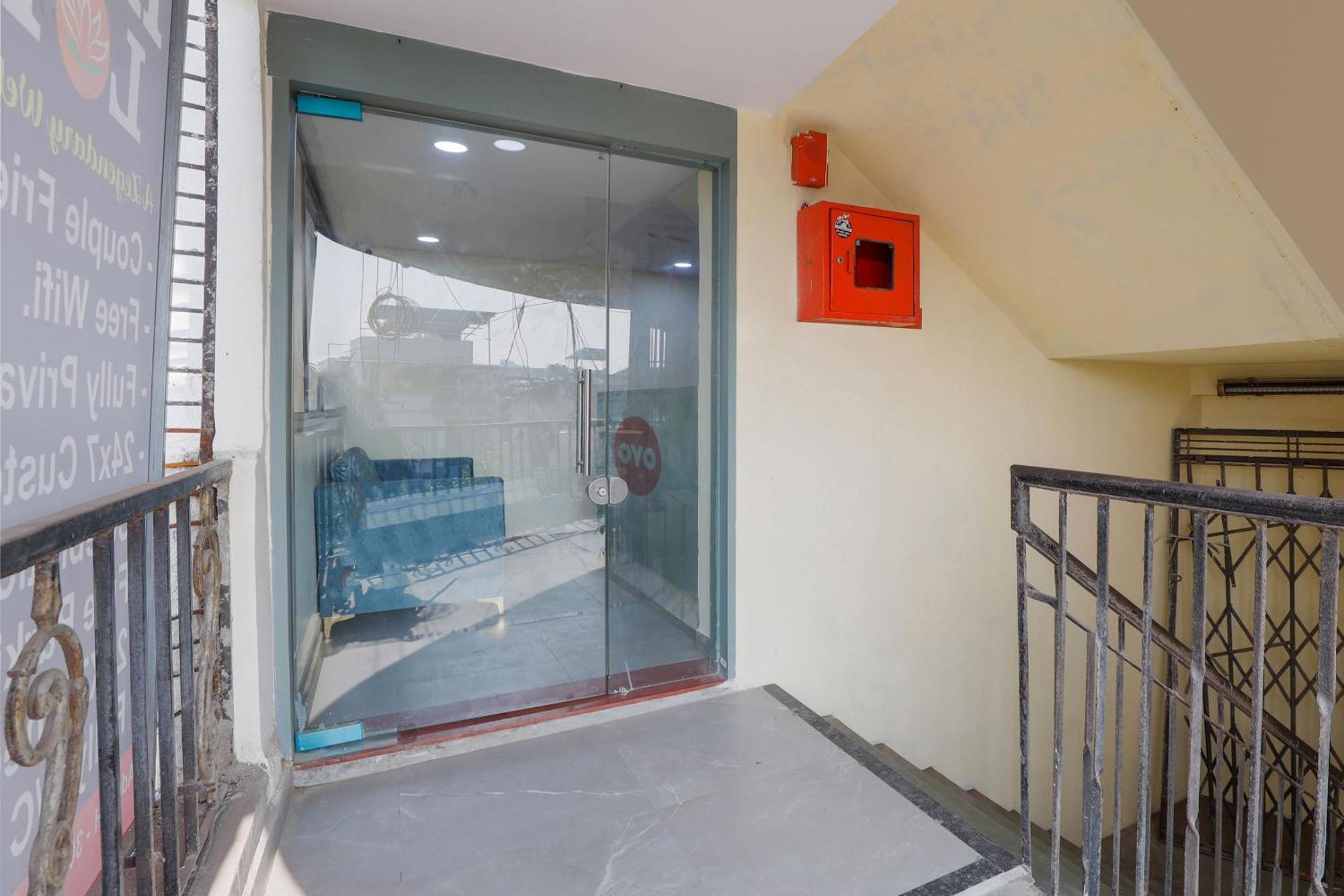 Hotel O Lotus Surat Exterior photo
